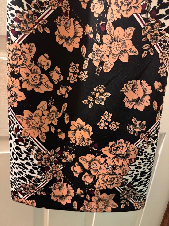 GUESS Body Con Floral & Animal Print scuba like fabric Dress XS - Picture 8 of 14